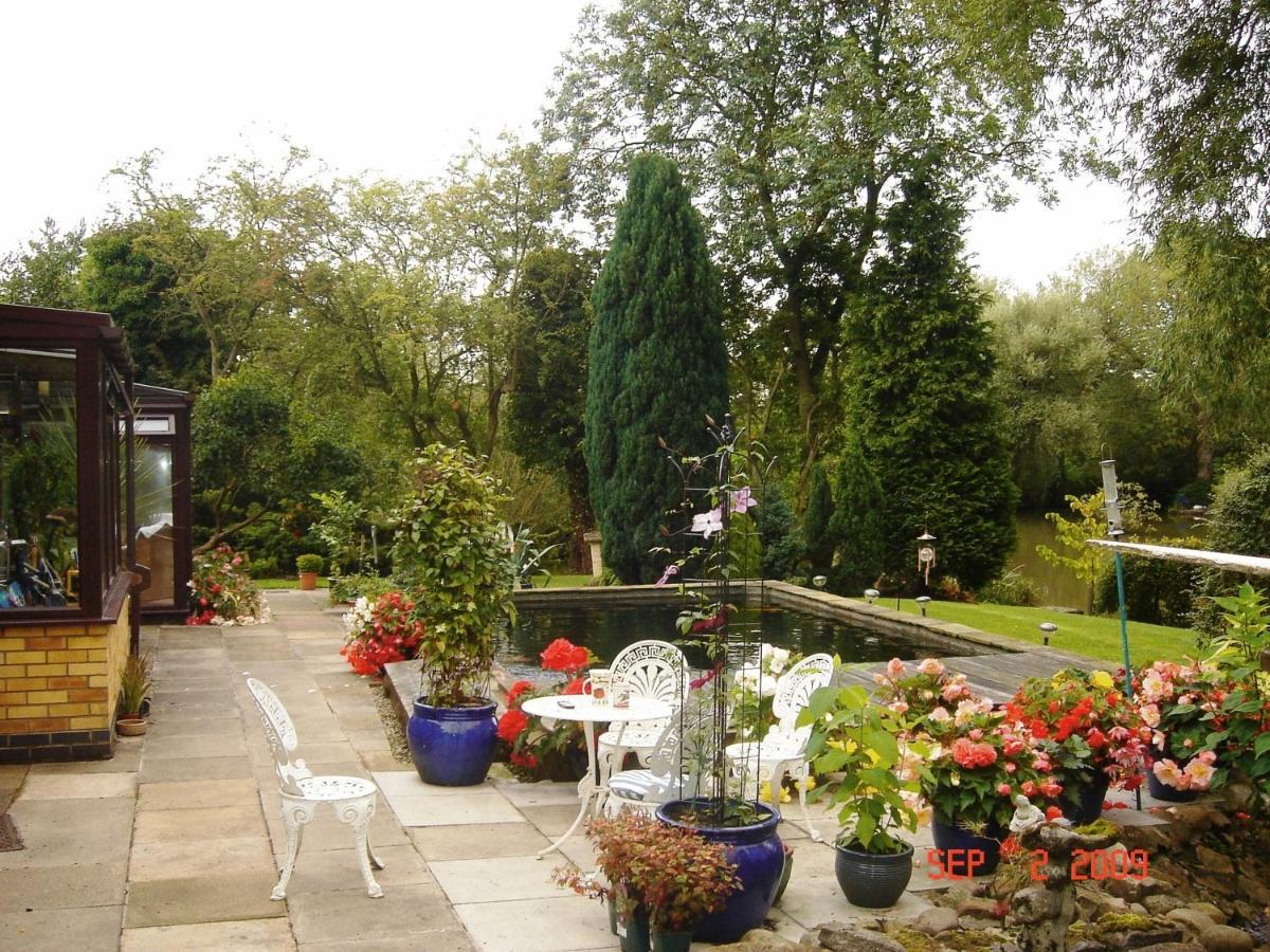 The Willows Bed & Breakfast York Exterior photo